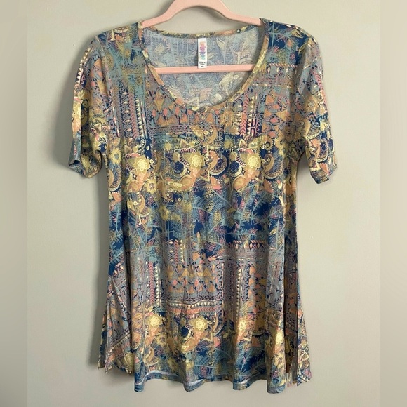 LuLaRoe Tops - Lularoe Perfect T-Shirt